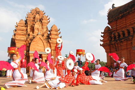 Lễ hội Kate của người Chăm Ninh Thuận là một trong 7 Di sản văn hóa phi vật thể cấp quốc gia mới được công nhận.
